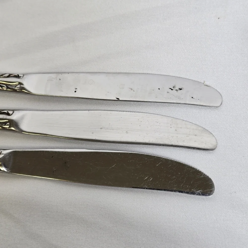 3 Rogers Co Korea Stanley Roberts Stainless Dinner Knives Auberge Pattern 8.75